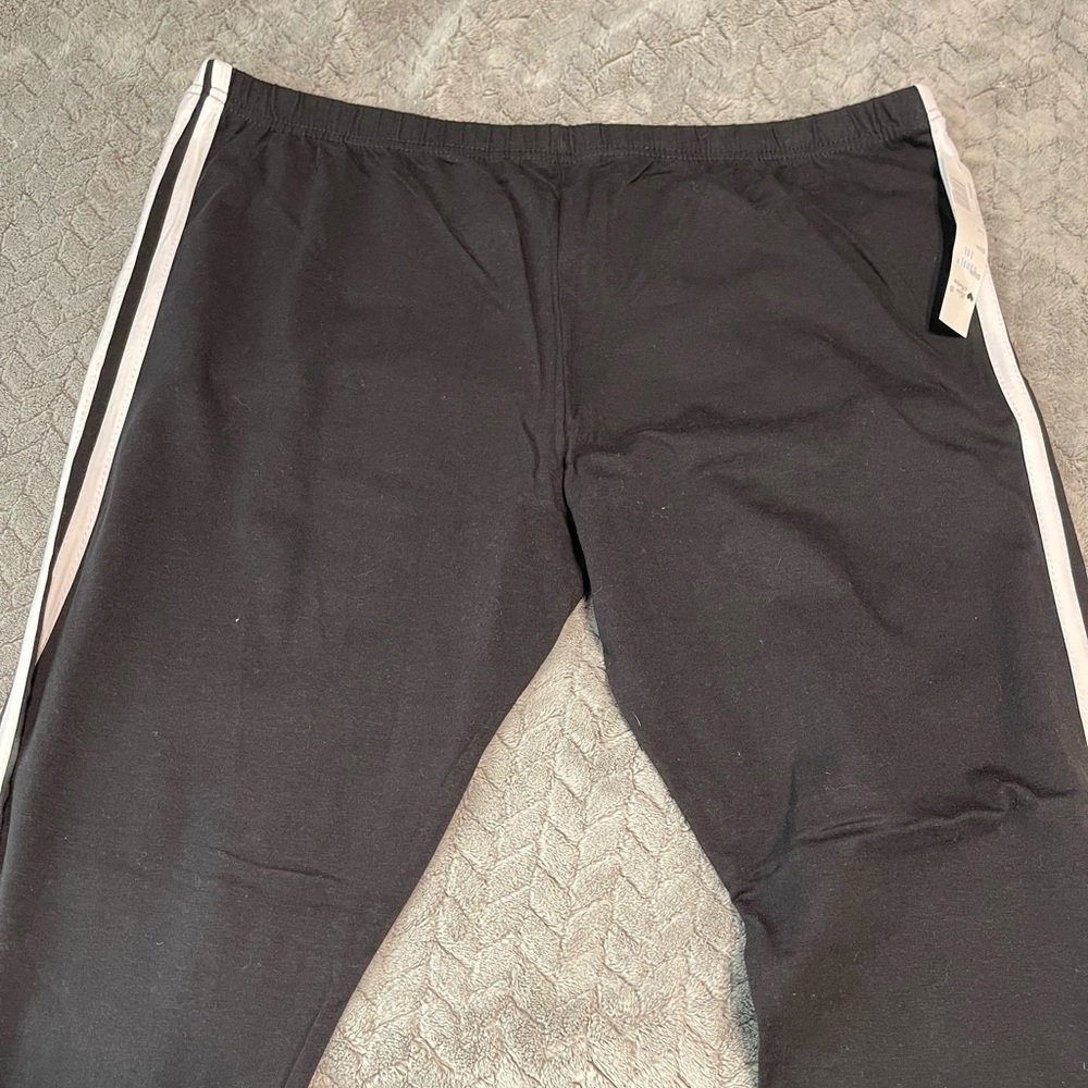 Love Nation Black & White Stripes Leggings. NWT. Size 3X